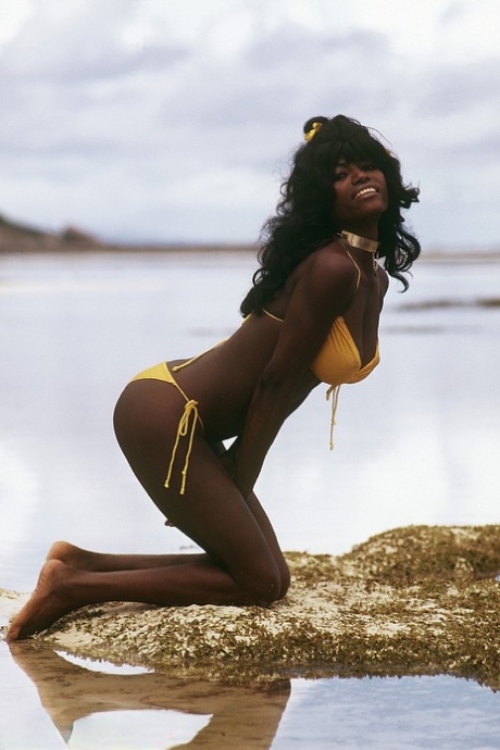 Black Betty nudes image