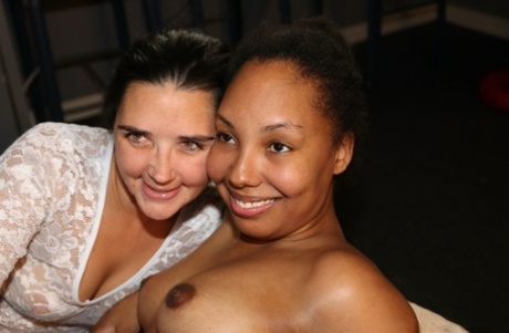 Black Tonights Girlfriend free nude gallery