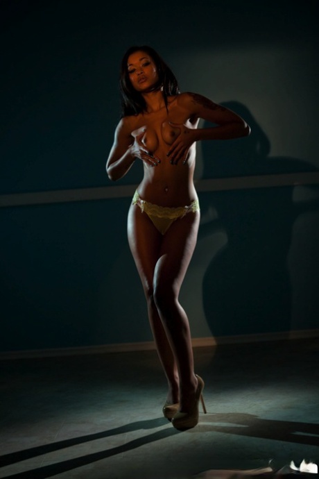 Black Trans Public free nude images