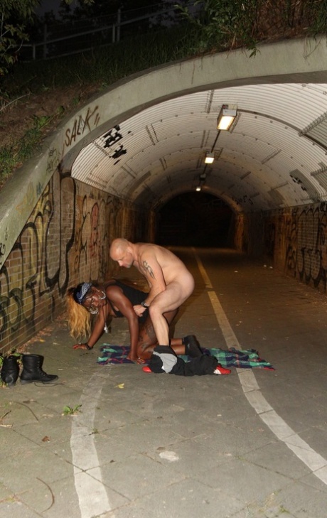 Brazzilian Debout naked image