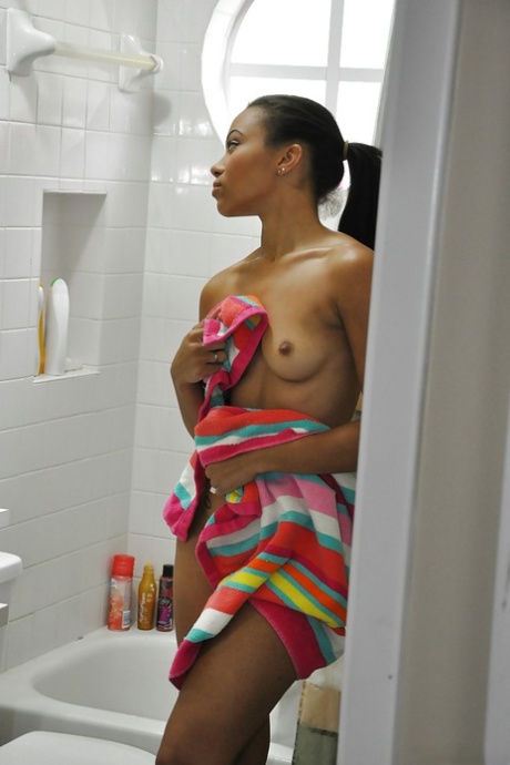 Brazzilian Sarah Jane hot nude archive