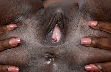 African Gum hot naked photos