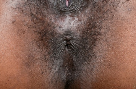 Black Andi free nude picture
