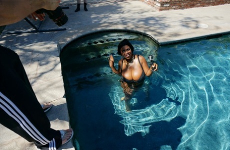 Latina Pool Anal nude pics