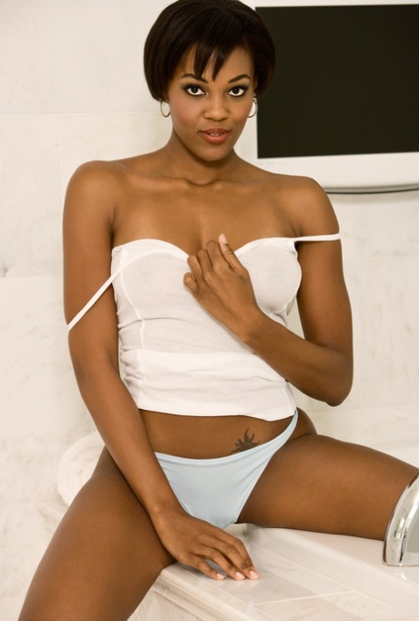 African Non Binary hot nude pics
