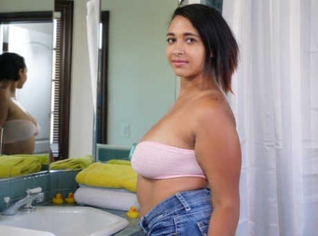 Latina Tracy sexy nudes picture