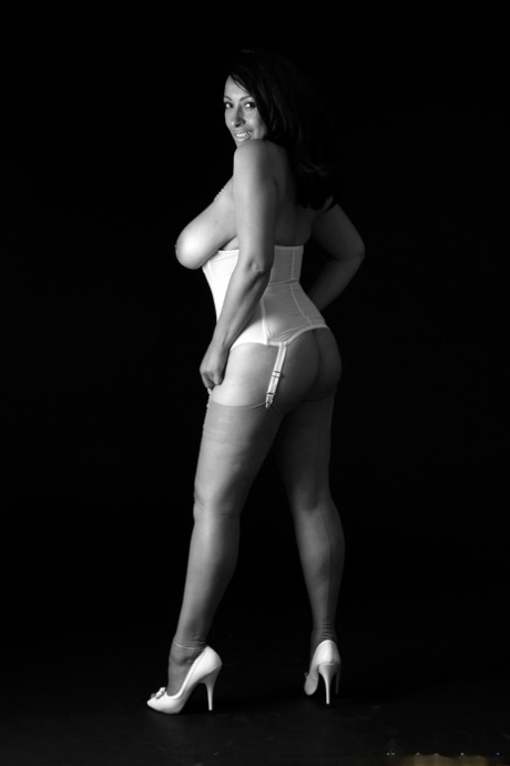 Latina Sinn Da Truth beautiful naked picture
