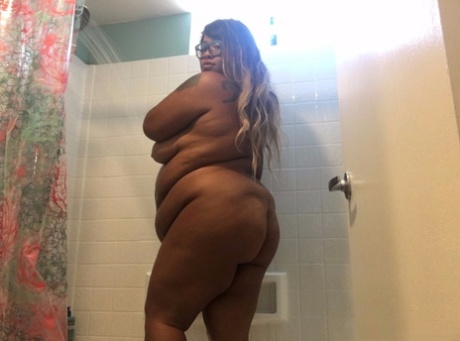 Latina Tessa sexy naked gallery