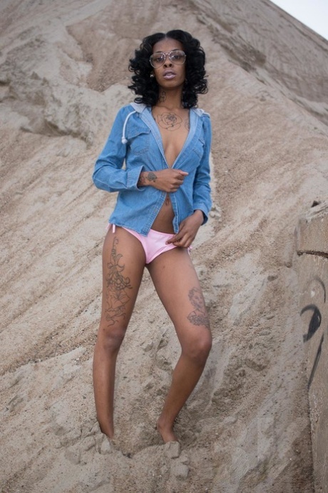 Brazzilian Ava Devine Bdsm art naked photos