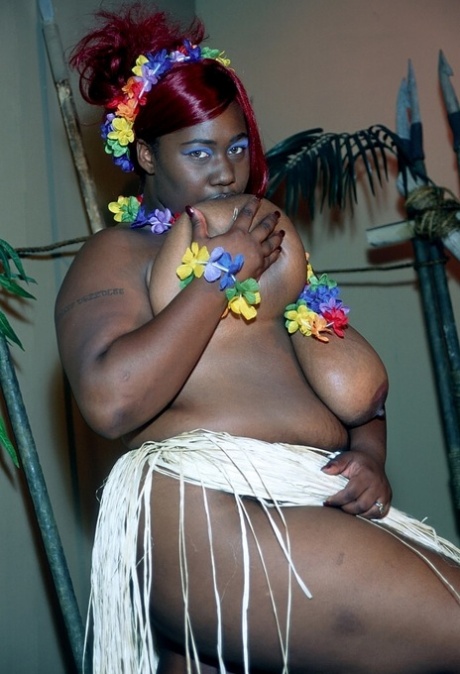 African Cuero sexy nude photo