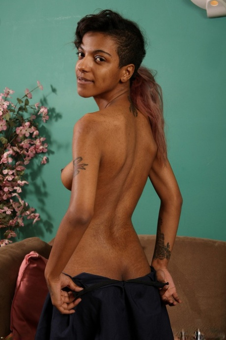 Latina Macchina sexy naked pictures