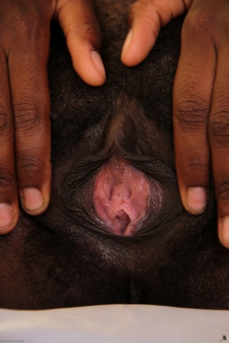 African Anderson nudes pic