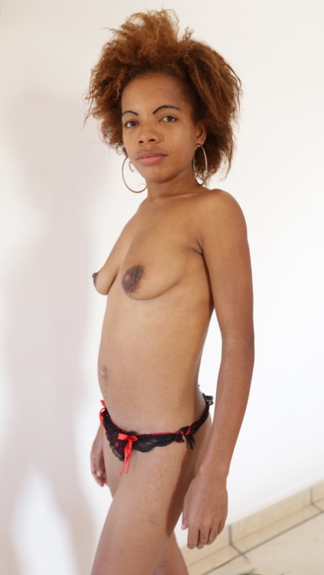 Brazzilian Marylin Chambers sexy naked gallery