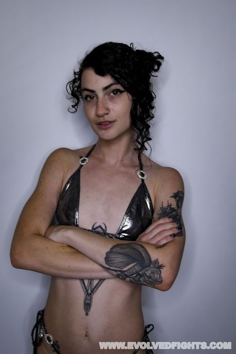 Latina Solo Public sexy naked images