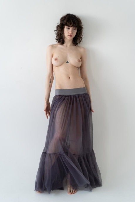 Latina Anna Bell Peaks Mom art nude gallery